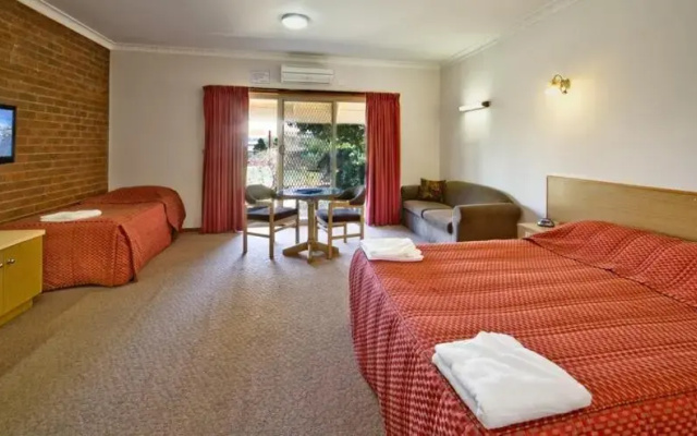 Paradise Lakes Motel