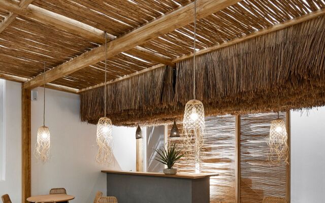 Arco Solium Suites Milos