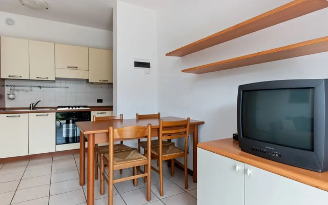 Vibrant Holiday Home in Lazise with Swimming Pool near 2 Lakes