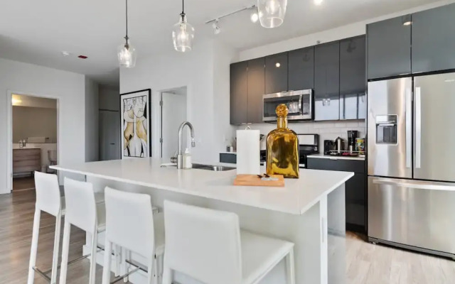 Mag Mile Retreat Stunning Views High-end 2BR