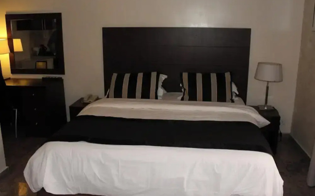 Broadfields Hotel