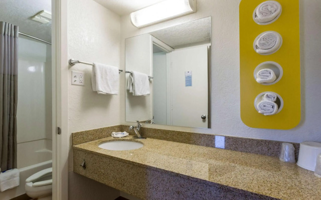 Motel 6 Tempe, AZ – Phoenix Airport – Priest Dr