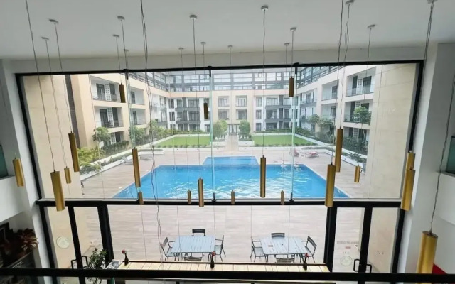 Embassy Gardens Apartment
