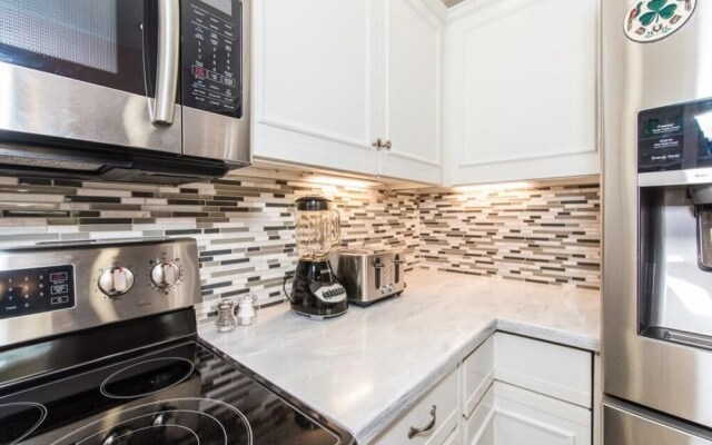 Waterfront vacation home in luxurious resort by Redawning