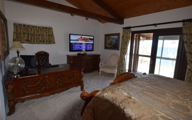 Catalina Courtyard Suites