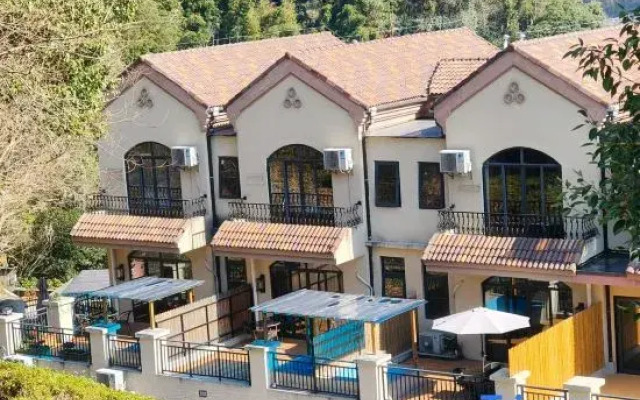 Yichun Huge Hot Spring Holiday Villa