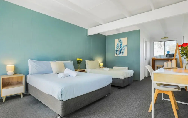 Coast Motel Eden