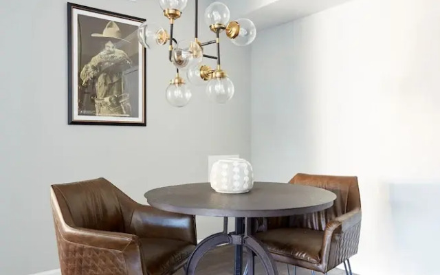 Deluxe Braeswood Place Suites by Sonder