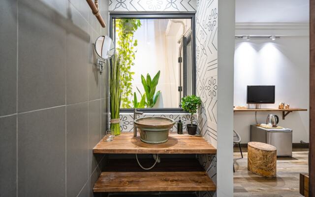 HoLo Bui Vien Saigon Serviced HomeStay