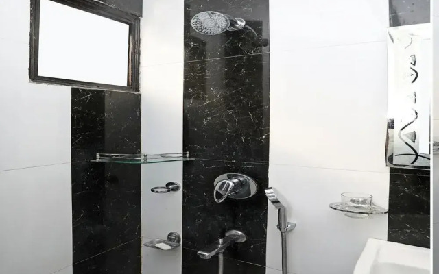 Oyo 10937 Hotel Balsons Continental