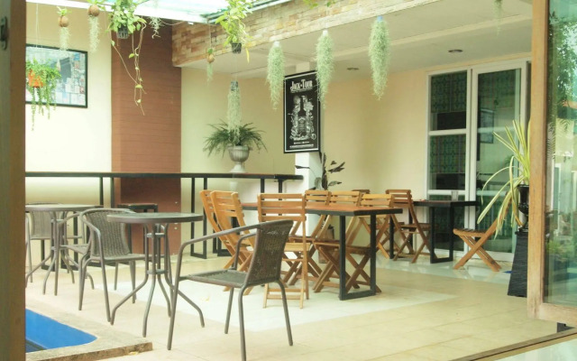 Maesai Holic Lodge