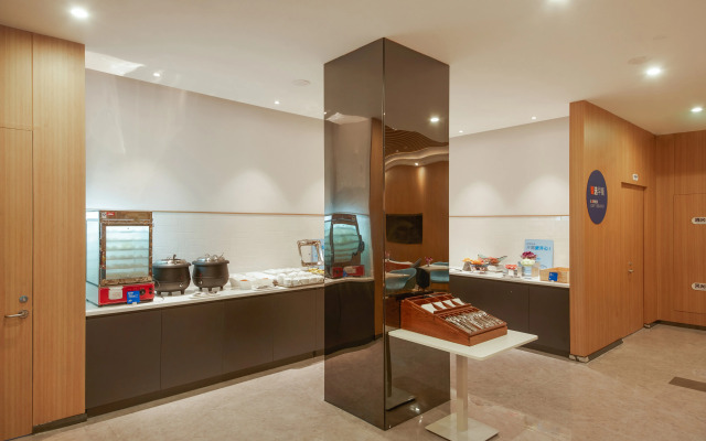 Holiday Inn Express Shanghai Xuhui Binjiang by IHG