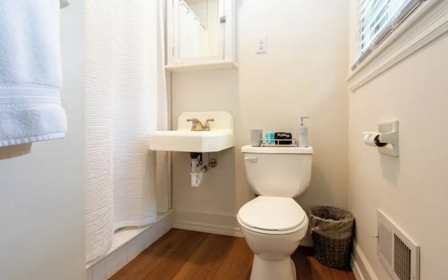 4 BR Sleeps 10 Near UGA & Downtown