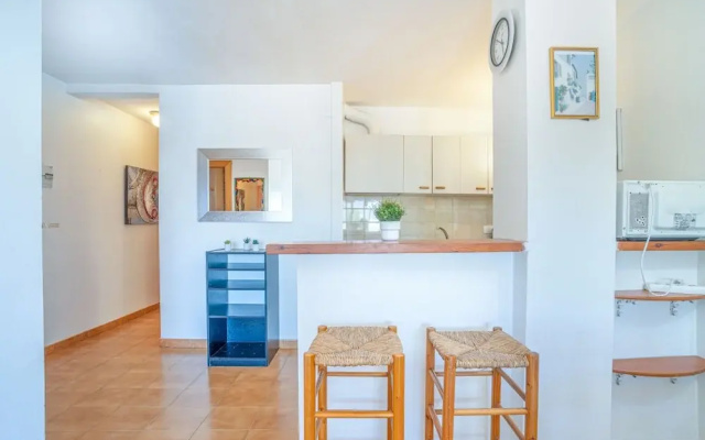 Modern 1-bedroom Apartment With Terrace