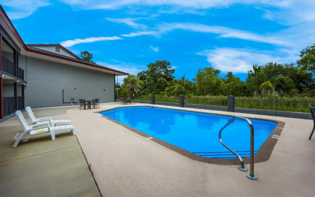 Red Roof Inn & Suites Thomasville
