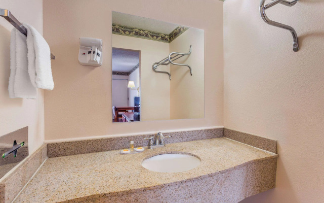 Days Inn by Wyndham Ashland