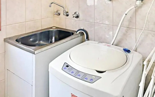 Sun, Beach, Shops, Wifi, Netflix