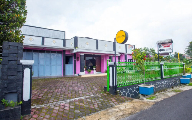 SPOT ON 2719 Homestay Rizqi Syariah - Hostel