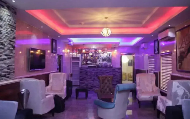 Apno Hotel and Suites