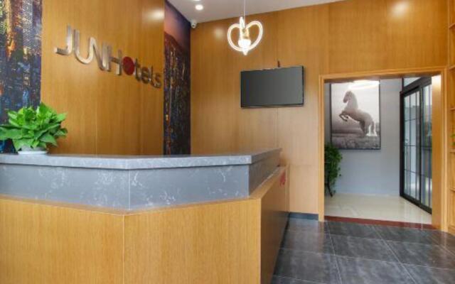 Junyi Chain Hotel (Jiangsu University of Technology)