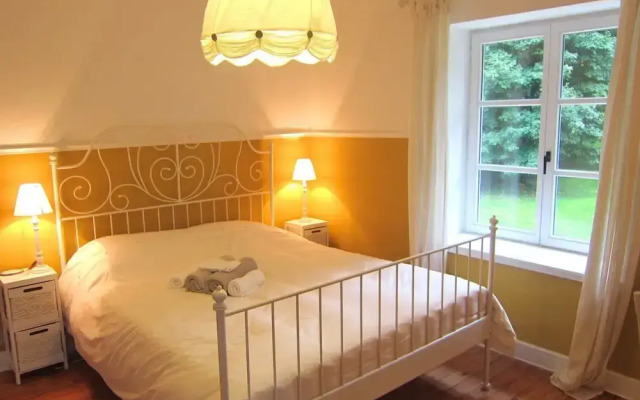Delightful Castle in Bastogne with Hot Tub