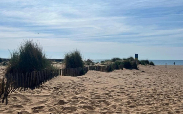 Bright Villa Stay in Serignan