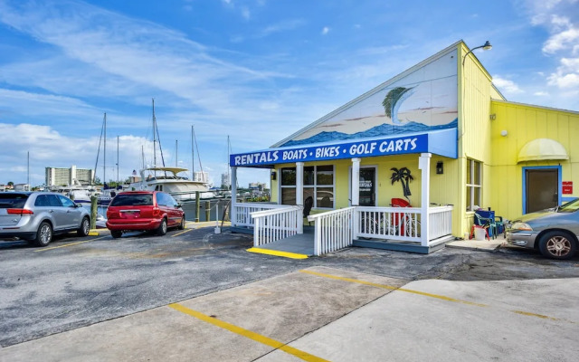 Pool + Hot Tub Access: Home in Jensen Beach!