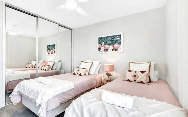 Central Kings Beach 2 BR APT w Pool and Spa access – Guest Rooms – Kings Beach