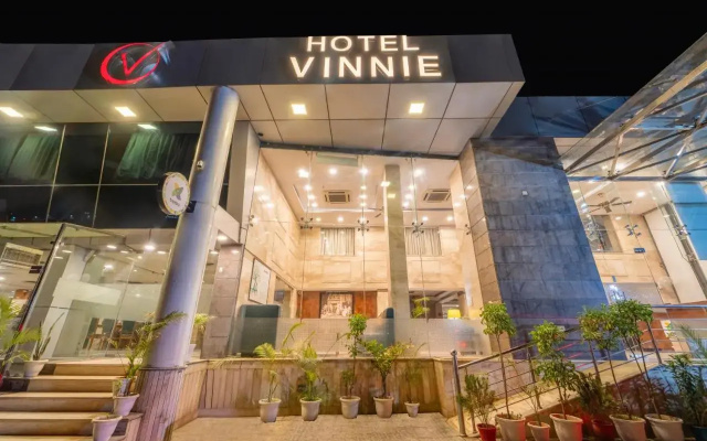Treebo Premium Vinnie - Near Airport