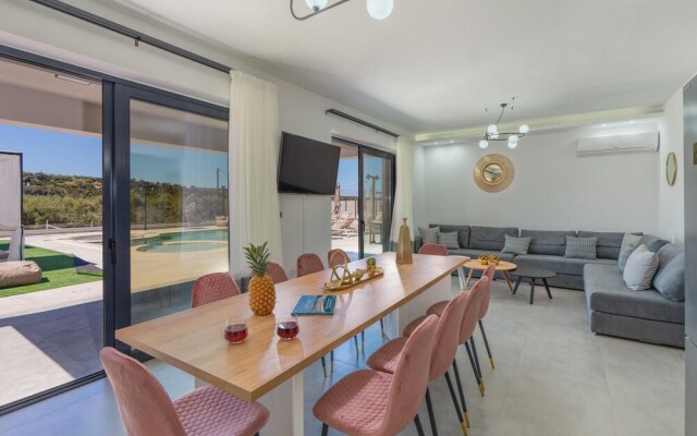 Luxurious Villa Mare - With 150m Pool
