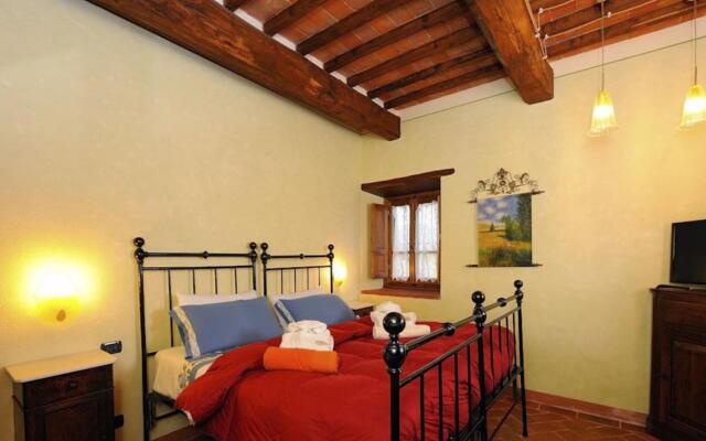 Beautiful Farmhouse With Heated Pool and Jacuzzi-mulino Della Villa