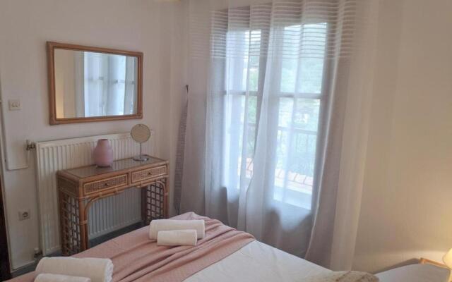 Villa Beta - 5min walk to beach, BBQ, Parking