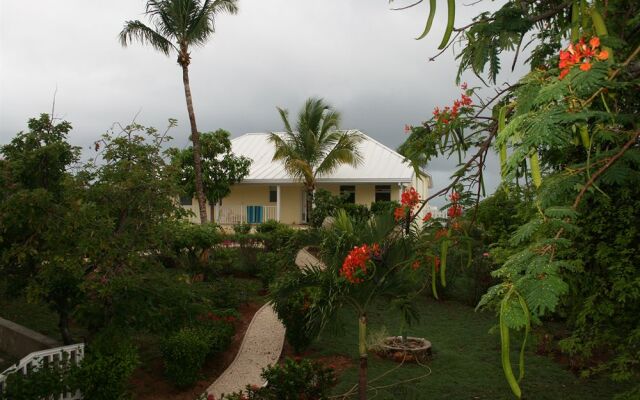 Hut Pointe Inn