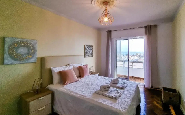 FLH Faro Family Flat with Balcony