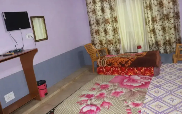 Shri Anand Hotel Berinag