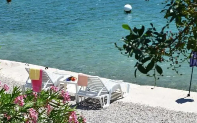 Lovely Apartment in Pirovac With Balcony