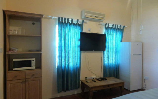 Capt. Harris Suites