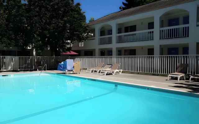 Motel 6 – Santa Rosa, CA - South
