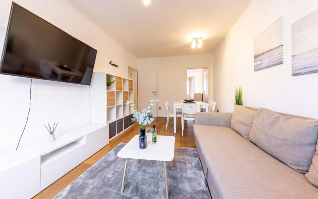 BRIGHT + CENTRAL near Belvedere by JR City Apartments