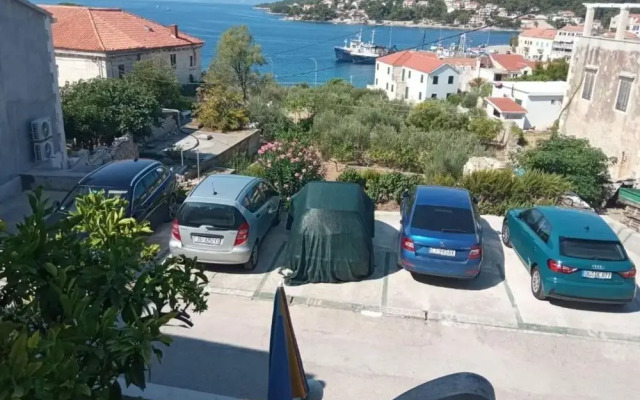 Anita - Parking - A3