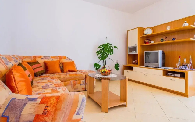 Spacious Apartment With Large Covered Terrace
