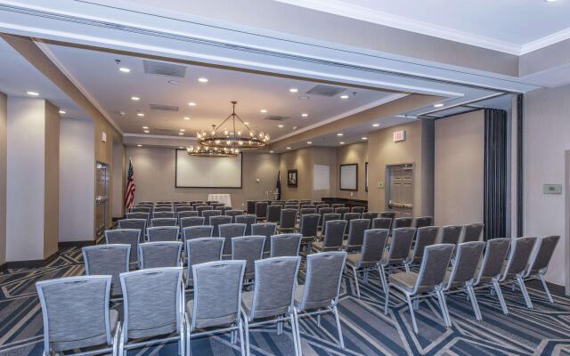 DoubleTree by Hilton North Charleston - Convention Center