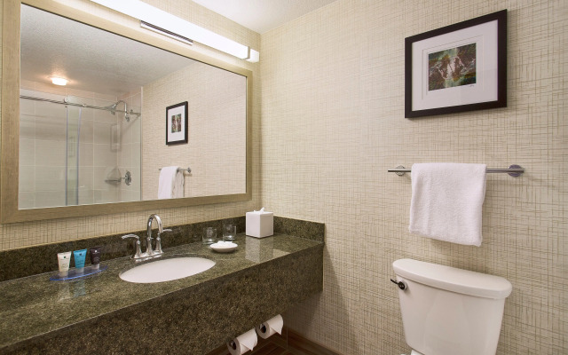 Crowne Plaza Portland-Lake Oswego, an IHG Hotel