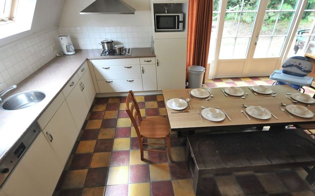 "Restyled Holiday Home With Dishwasher In The Woods"