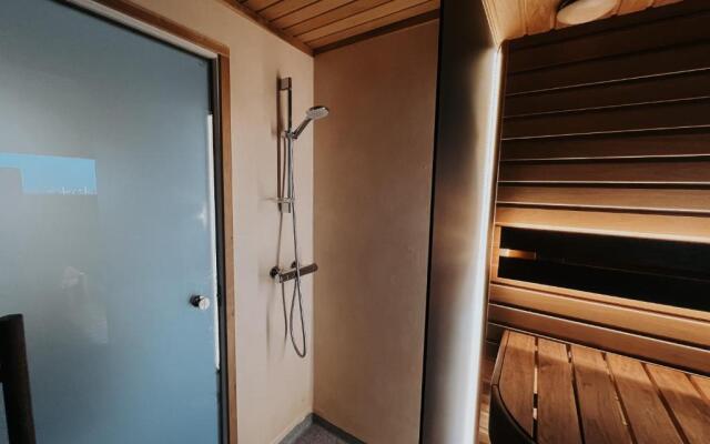 Cozy Floating house with sauna