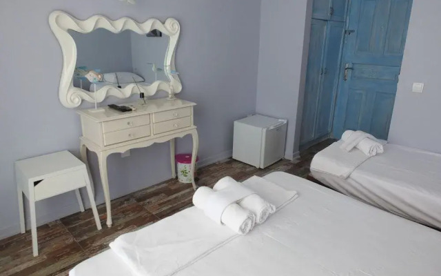 Lapis Port Surf Hotel