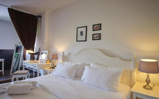 Nidhra Lanna Hotel