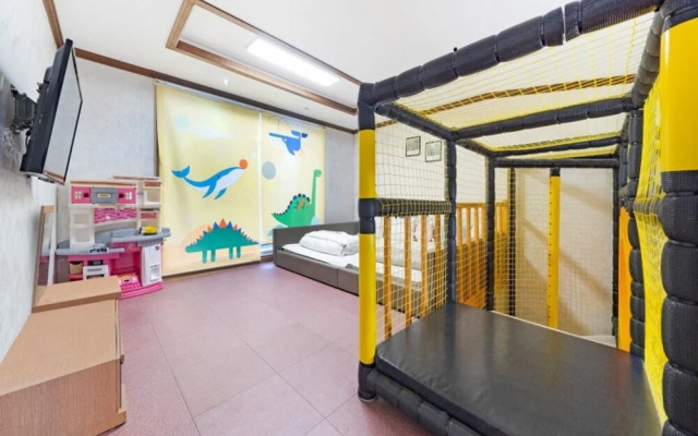 Gapyeong Kkori Star Kids Pool Villa