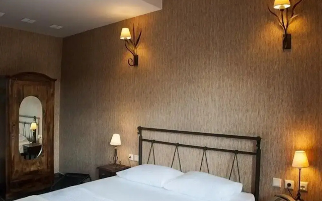 Polys Guest House
