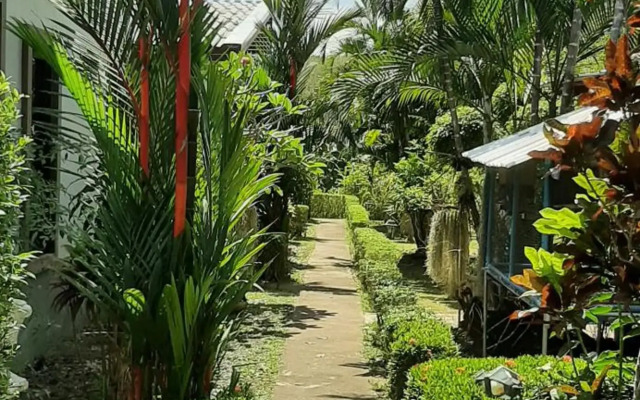 Phuket Sirinapha Resort